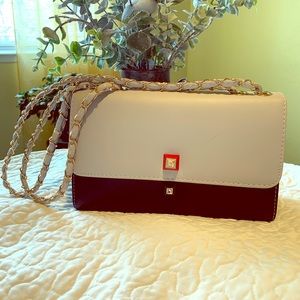 New grey and black cross body purse. Very stylish